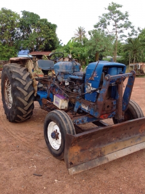 แทรกเตอร์ฟอร์ด 6600 T3. ขายตามสภาพ มีใบดันหน้าเเละผาน 4หลัง