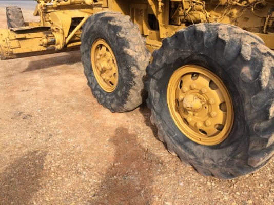ขายรถเกรด KOMATSU GD376H (ขนาดเท่า CAT 120G ใบมีด 12 ฟุต) สภาพพร้อมใช้งาน มี VDO การทำงานครับ ขายรถเกรด KOMATSU GD376H (ขนาดเท่า CAT 120G ใบมีด 12 ฟุต) สภาพพร้อมใช้งาน มี VDO การทำงานครับ