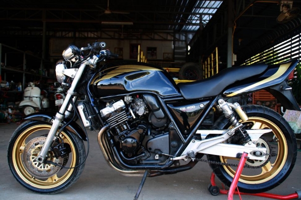 ขาย CB 400 ปี 93 สรรพสามิตแท้ สีใหม่ ท่อแต่ง 64000