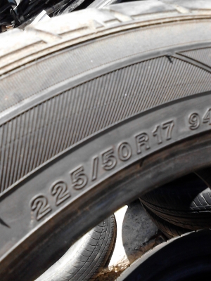 225/50R17  YOKOHAMA  ADVANCE A10A มีชุด 4 เส้น โทร.081-427-3941