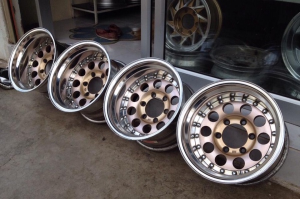 ขายล้อหยดน้ำแท้ญี่ปุ่น ขอบ 15X9" 6 รู ออฟลึก 5 นิ้ว มี 2 ชุดครับ ขายล้อหยดน้ำแท้ญี่ปุ่น ขอบ 15X9" 6 รู ออฟลึก 5 นิ้ว มี 2 ชุดครับ