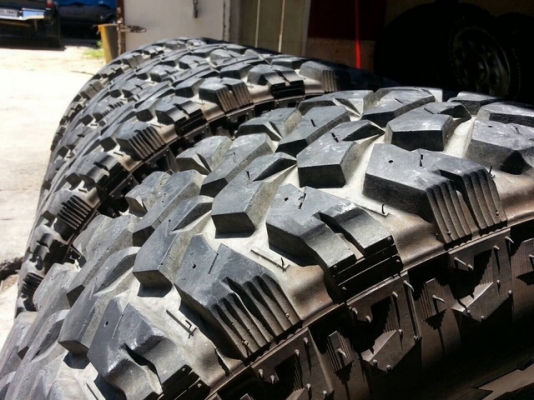 ขายยาง  Maxxis Bighorn   245 x 75 x 16