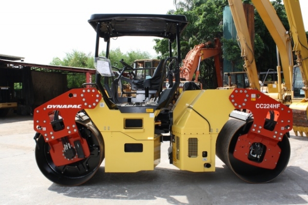 รถบดสองล้อเหล็ก DYNAPAC CC224HF