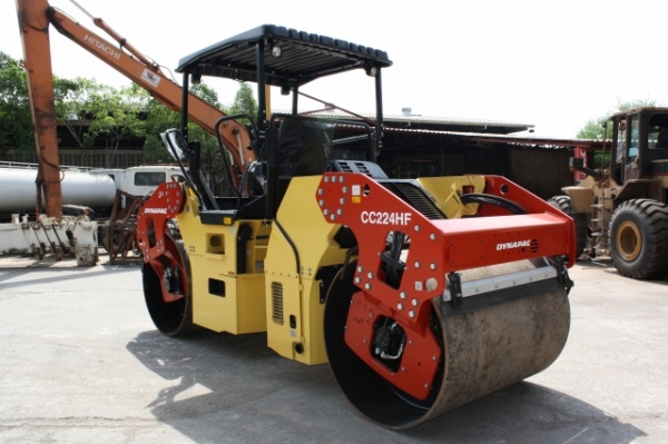 รถบดสองล้อเหล็ก DYNAPAC CC224HF