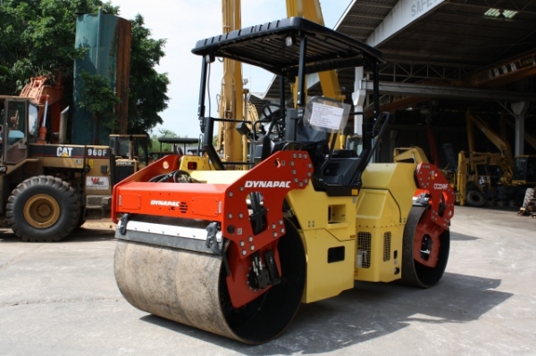 รถบดสองล้อเหล็ก DYNAPAC CC224HF