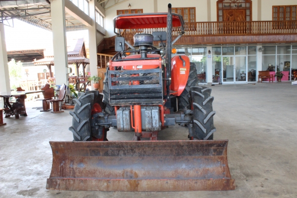 ขายรถไถ KUBOTA M7040 พร้อมดันหน้าและพรานหลัง รถไร่สภาพเดิมๆไม่ได้ทำสีใหม่ พร้อมใช้งาน