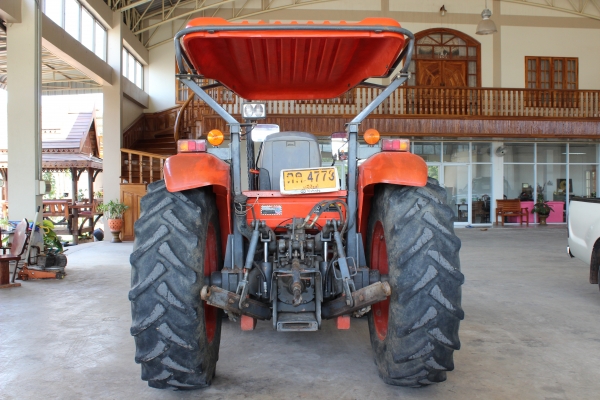 ขายรถไถ KUBOTA M7040 พร้อมดันหน้าและพรานหลัง รถไร่สภาพเดิมๆไม่ได้ทำสีใหม่ พร้อมใช้งาน