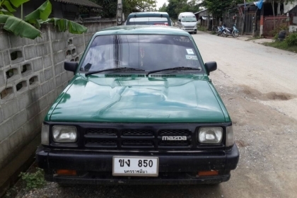 ขายรถ MAZDA 4 ประตู  เครื่องมักรดำ  สภาพสวย  แอร์เย็น