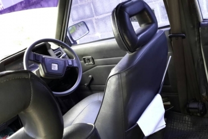 ขายรถ MAZDA 4 ประตู  เครื่องมักรดำ  สภาพสวย  แอร์เย็น