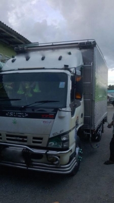 รถอีซูซุ 6 ล้อ ตู้เย็น  175 แรงม้า. ปี 49  สนใจติดต่อ  081 - 6079515