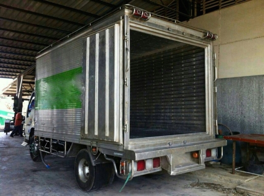 รถอีซูซุ 6 ล้อ ตู้เย็น  175 แรงม้า. ปี 49  สนใจติดต่อ  081 - 6079515