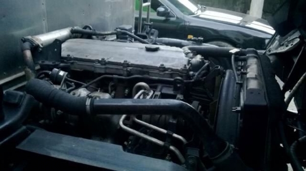 รถอีซูซุ 6 ล้อ ตู้เย็น  175 แรงม้า. ปี 49  สนใจติดต่อ  081 - 6079515