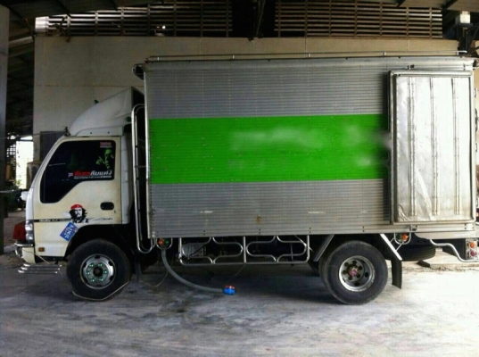 รถอีซูซุ 6 ล้อ ตู้เย็น  175 แรงม้า. ปี 49  สนใจติดต่อ  081 - 6079515