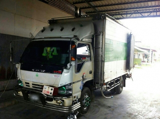 รถอีซูซุ 6 ล้อ ตู้เย็น  175 แรงม้า. ปี 49  สนใจติดต่อ  081 - 6079515