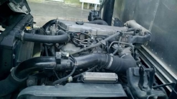 รถอีซูซุ 6 ล้อ ตู้เย็น  175 แรงม้า. ปี 49  สนใจติดต่อ  081 - 6079515