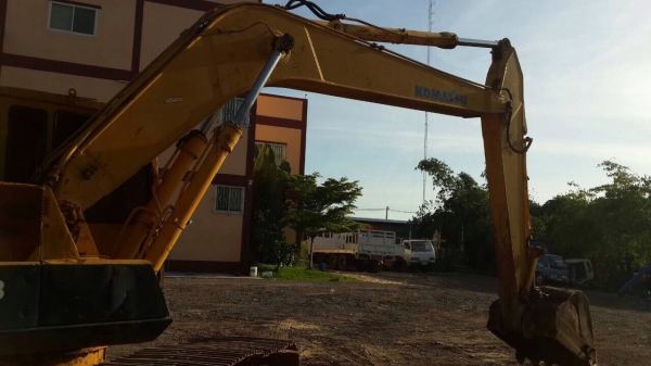 ขายรถแบ็คโฮ KOMATSU PC 200-3 เครื่องเดิม ปั๊มเดิม ช่วงล่างเต็ม เข้าไฟแนนซ์ได้ 300,000