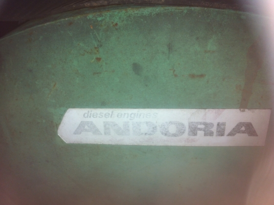 เครื่องยนต์ดีเซล ANDORIA ขนาด18 แรงม้า ได้จากโรงสีเก่าที่เลิกใช้งาน เป็นระบบสตาร์ด้วยมอเตอร์ สีเดิมๆทุกอย่าง