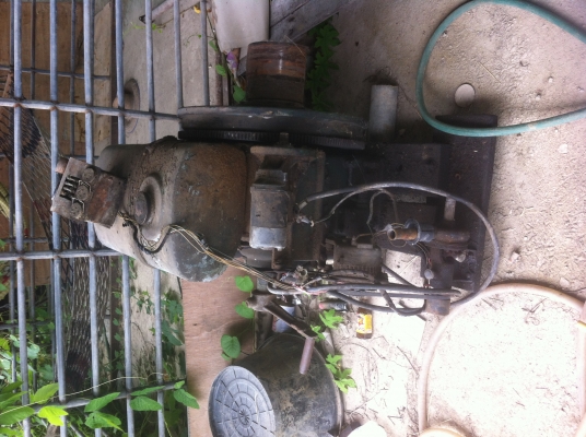 เครื่องยนต์ดีเซล ANDORIA ขนาด18 แรงม้า ได้จากโรงสีเก่าที่เลิกใช้งาน เป็นระบบสตาร์ด้วยมอเตอร์ สีเดิมๆทุกอย่าง