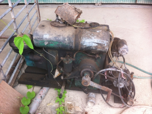 เครื่องยนต์ดีเซล ANDORIA ขนาด18 แรงม้า ได้จากโรงสีเก่าที่เลิกใช้งาน เป็นระบบสตาร์ด้วยมอเตอร์ สีเดิมๆทุกอย่าง