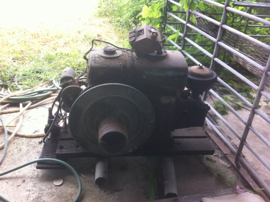 เครื่องยนต์ดีเซล ANDORIA ขนาด18 แรงม้า ได้จากโรงสีเก่าที่เลิกใช้งาน เป็นระบบสตาร์ด้วยมอเตอร์ สีเดิมๆทุกอย่าง