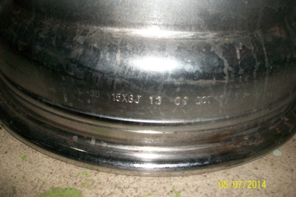 ล้อหยดน้ำ ดี1วง เสีย1วง   5รู 15x8