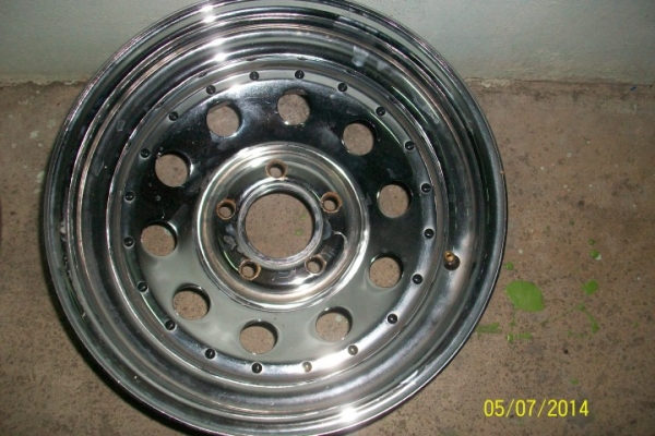 ล้อหยดน้ำ ดี1วง เสีย1วง   5รู 15x8