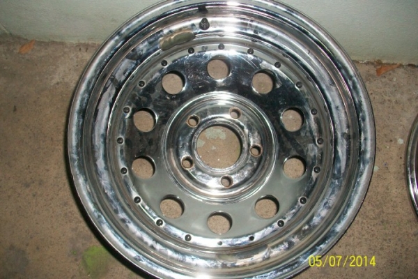 ล้อหยดน้ำ ดี1วง เสีย1วง   5รู 15x8