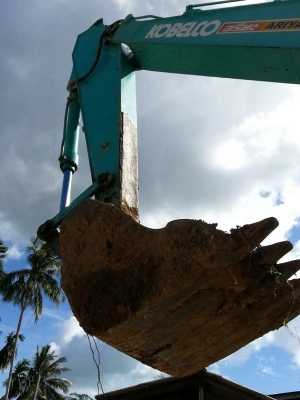 รถแบคโฮ  KOBELCO  YN - 12  ( รถทำงาน  8,xxx ซม. )  สนใจติดต่อ  081 - 6079515