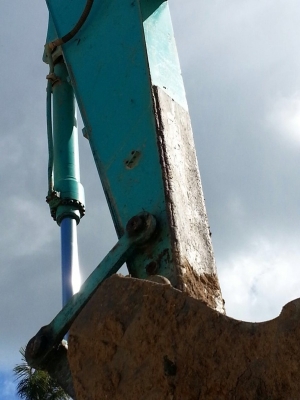 รถแบคโฮ  KOBELCO  YN - 12  ( รถทำงาน  8,xxx ซม. )  สนใจติดต่อ  081 - 6079515