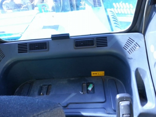 รถแบคโฮ  KOBELCO  YN - 12  ( รถทำงาน  8,xxx ซม. )  สนใจติดต่อ  081 - 6079515