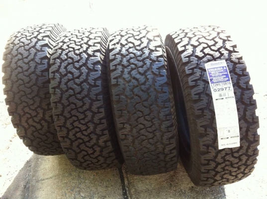 ขายยาง BF Goodrich All-terrain ขนาด 265 70 r16  กริ๊บ