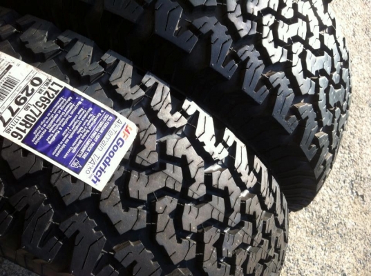 ขายยาง BF Goodrich All-terrain ขนาด 265 70 r16  กริ๊บ