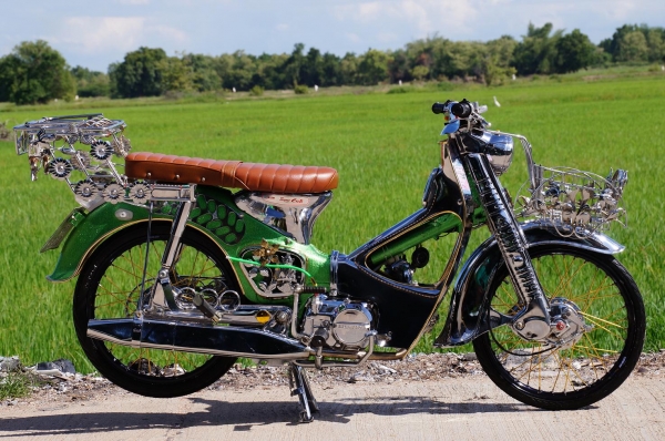 HONDA C 100 สวยสวย มีทะเบียนพร้อมโอน ภาษี พ ร บ 2557 เอกสาร ครบ เครื่องดรีมเสื้อฝา เวฟ 100 เครื่องดีกริป เลขโครงเลขเครื่อง ตรง ชัดเจน ครับ สภาพโดยรวมตามรูป ทุกอย่างครับ