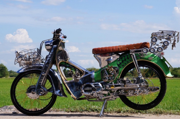 HONDA C 100 สวยสวย มีทะเบียนพร้อมโอน ภาษี พ ร บ 2557 เอกสาร ครบ เครื่องดรีมเสื้อฝา เวฟ 100 เครื่องดีกริป เลขโครงเลขเครื่อง ตรง ชัดเจน ครับ สภาพโดยรวมตามรูป ทุกอย่างครับ