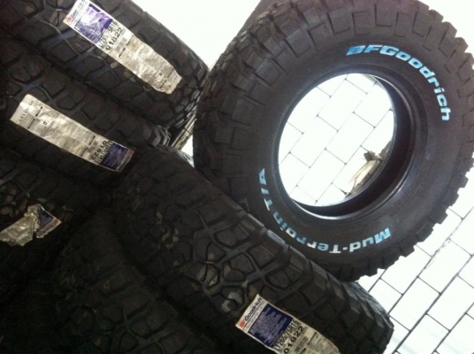 ขายยาง BF Goodrich Mud -terrain KM2 ขนาด 265 75 r16