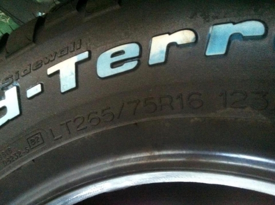 ขายยาง BF Goodrich Mud -terrain KM2 ขนาด 265 75 r16