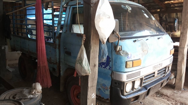 **118,000 บ.ต่อรอง**ขาย4ล้อกลาง ISUZU Elf 75แรง เครื่องเดิมเกียร์เดิม เครื่องแรงดี แน่นดี สตาร์ทติดง่ายไม่เยิ้ม ช่วงล่างดี เฟืองท้ายใหญ่ เพลาลอยแล้ว คัสซีสวยเดิมไม่ปะไม่ดาม กระบะพื้นไม้คอกเหล็ก3.20ม.สภาพสวย ฝาทึบสวยบางเดิมๆ พื้นไม้สวยไม่มีผุ คอกเหล็กแข็งแ