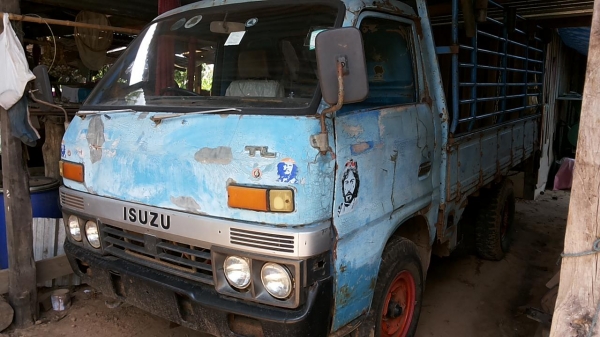 **118,000 บ.ต่อรอง**ขาย4ล้อกลาง ISUZU Elf 75แรง เครื่องเดิมเกียร์เดิม เครื่องแรงดี แน่นดี สตาร์ทติดง่ายไม่เยิ้ม ช่วงล่างดี เฟืองท้ายใหญ่ เพลาลอยแล้ว คัสซีสวยเดิมไม่ปะไม่ดาม กระบะพื้นไม้คอกเหล็ก3.20ม.สภาพสวย ฝาทึบสวยบางเดิมๆ พื้นไม้สวยไม่มีผุ คอกเหล็กแข็งแ