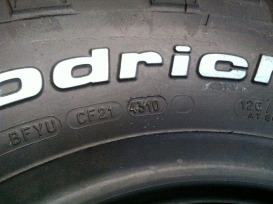 ขายเศษยาง BF Goodrich Mud -terrain KM2 ขนาด 285 75 r16