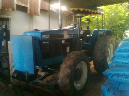 ขายรถไถ 6640 สองเพลา นิวฮอนแลนด์แท้ ราคาคุยกันได้ขายได้เราขายเลย