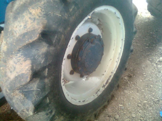 ขายรถไถ 6640 สองเพลา นิวฮอนแลนด์แท้ ราคาคุยกันได้ขายได้เราขายเลย