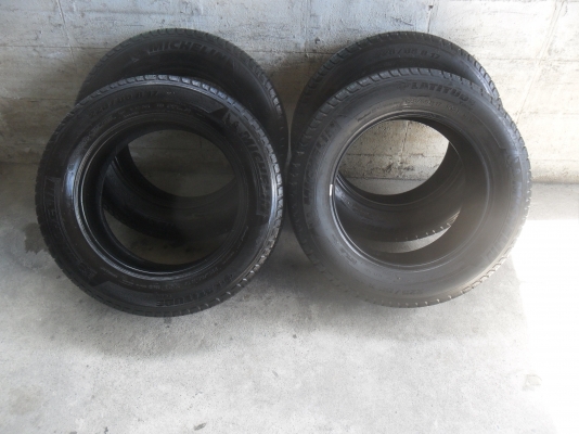 โปรแร๊ง ยาง MICHELIN 225/65R17ปี10-11 สวยๆ 4 เส้น ราคา 2000 บาท