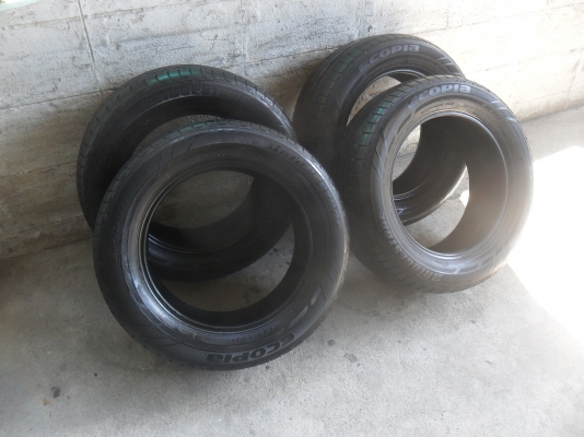 โปรแร๊ง ยาง บริสโตน 215/60R16ปี11-12 สวยๆ 4 เส้น ราคา 2000 บาท