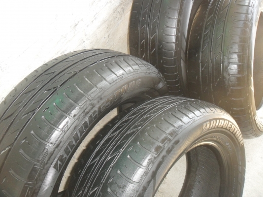 โปรแร๊ง ยาง บริสโตน 215/60R16ปี11-12 สวยๆ 4 เส้น ราคา 2000 บาท