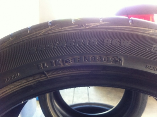 ขายยาง 18" คู่นึงครับ 245/45