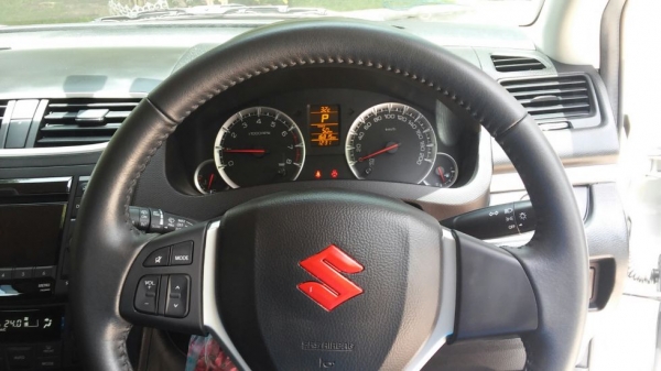 ขาย Suzuki Swift 1.2 รุ่นTop สีขาว ปี 10/2012 สภาพดีมาก ใช้น้อย มีรูปครับ ขาย Suzuki Swift 1.2 รุ่นTop สีขาว ปี 10/2012 สภาพดีมาก ใช้น้อย มีรูปครับ