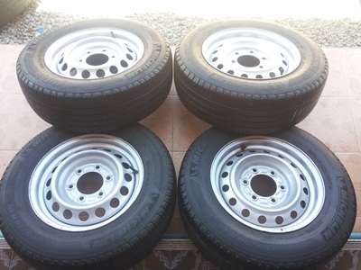 ขายล้อกะทะขอบ 15 6 รู พร้อมยาง 4 ล้อ