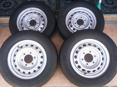 ขายล้อกะทะขอบ 15 6 รู พร้อมยาง 4 ล้อ