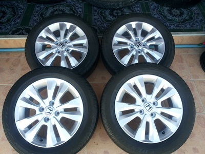 ขายล้อแม็กHONDA CITY ขอบ15 4 รู100 พร้อมยางปี 12 4 ล้อ