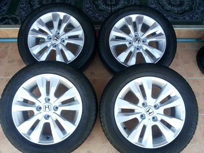 ขายล้อแม็กHONDA CITY ขอบ15 4 รู100 พร้อมยางปี 11 4 ล้อ
